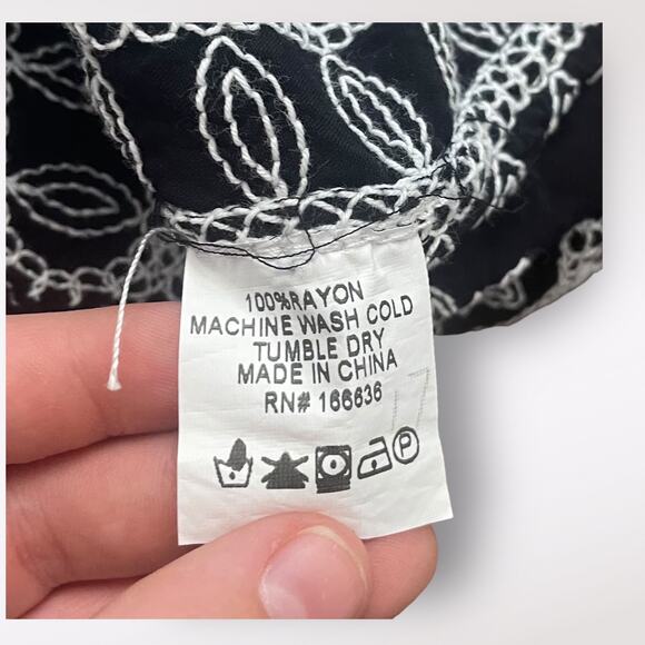 Kindred Embroidered Scalloped edge Boho Top Size‎ M - Picture 8 of 8